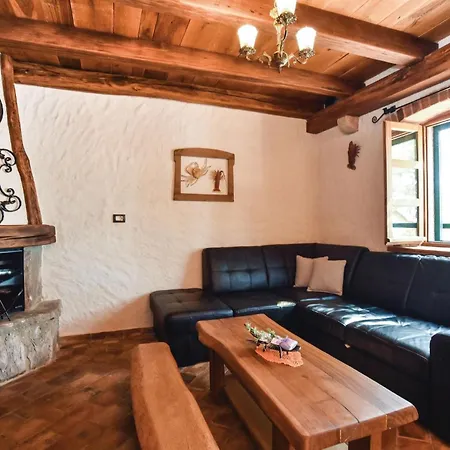 Casa vacanze With Fireplace 03